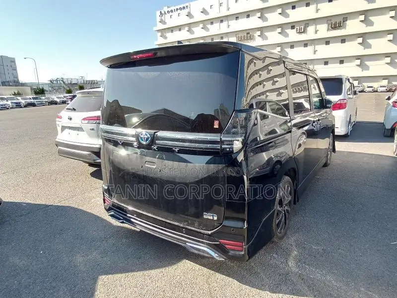 Toyota Voxy Hybrid S-Z 2024