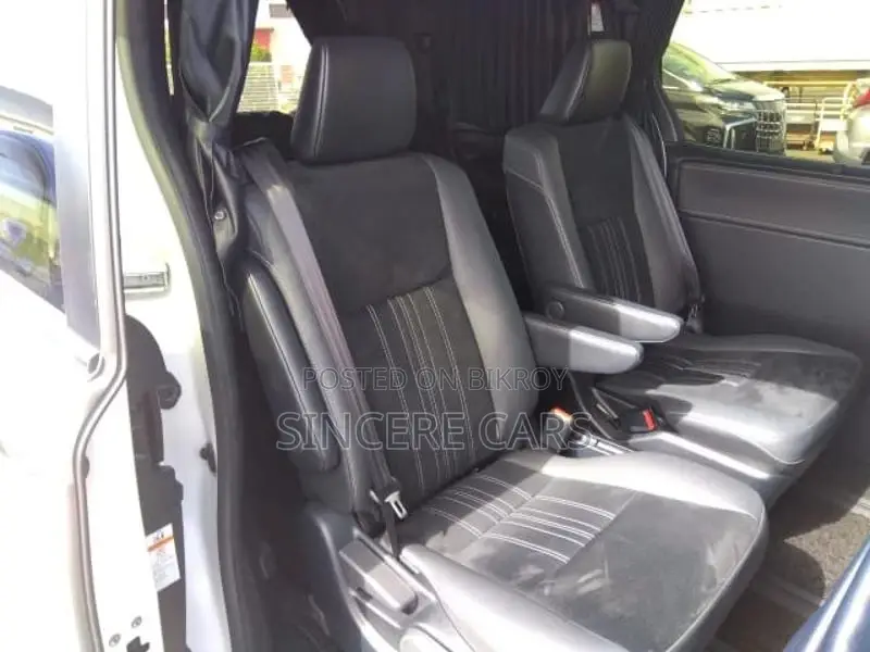 Toyota Esquire GI PREMIUM HYBRID 4.5 2020