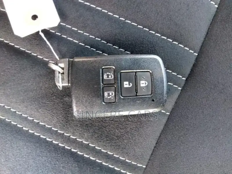 Toyota Esquire GI PREMIUM HYBRID 4.5 2020