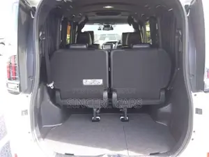Toyota Esquire GI PREMIUM HYBRID 4.5 2020