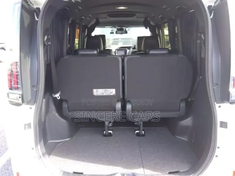 Toyota Esquire GI PREMIUM HYBRID 4.5 2020