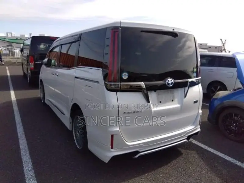 Toyota Esquire GI PREMIUM HYBRID 4.5 2020