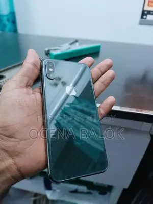 Apple iPhone XS . (Used)