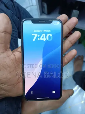 Apple iPhone XS . (Used)