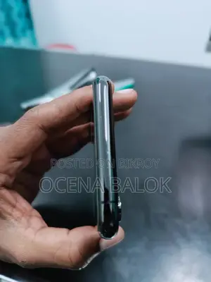 Apple iPhone XS . (Used)