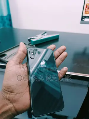 Apple iPhone XS . (Used)