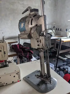 Km টাইপ 10 ইঞ্চি Straight Knife Fabric Cutting Machine