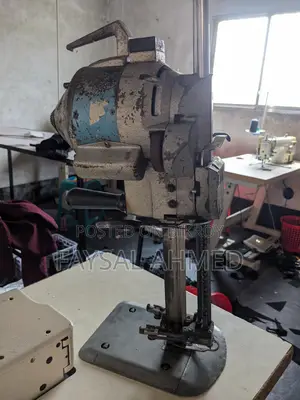 Km টাইপ 10 ইঞ্চি Straight Knife Fabric Cutting Machine