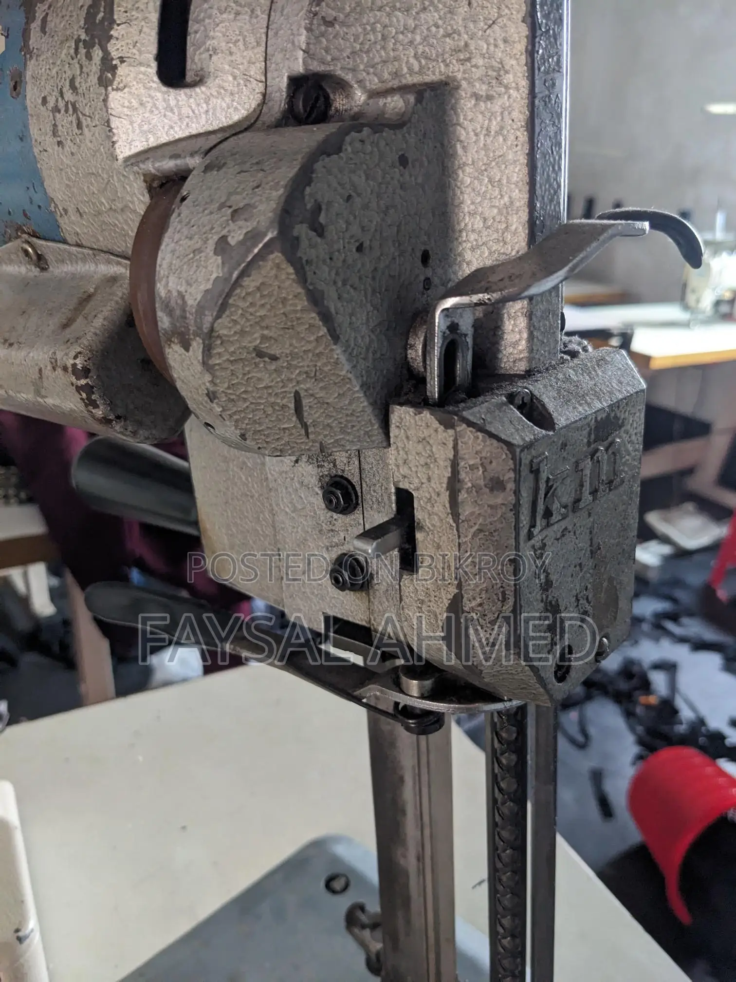Km টাইপ 10 ইঞ্চি Straight Knife Fabric Cutting Machine