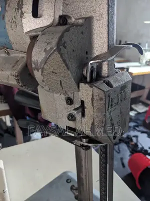 Km টাইপ 10 ইঞ্চি Straight Knife Fabric Cutting Machine