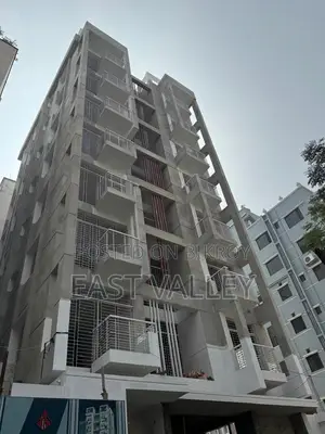 I Block 1500 sqft almost ready flat for sale in Bashundhara R/A