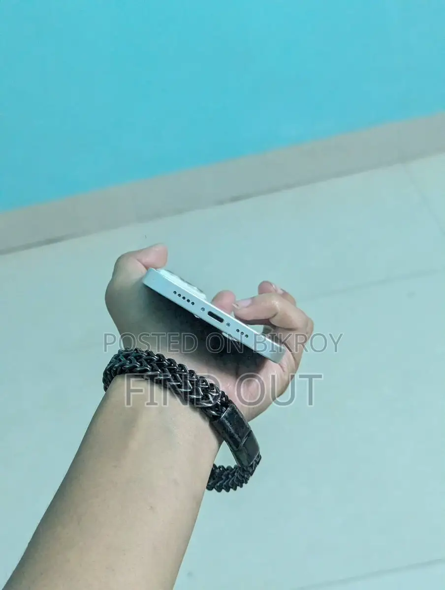 Apple iPhone 13 (Used)