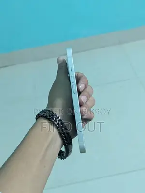 Apple iPhone 13 (Used)