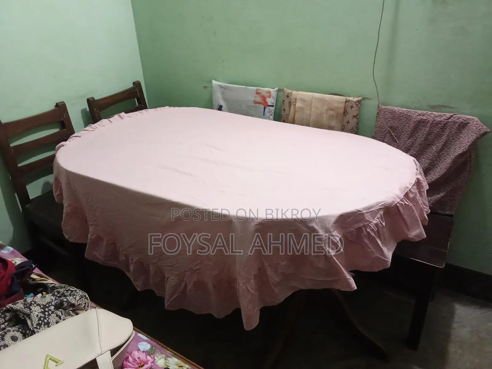 ডাইনিং টেবিল ৫ টি চেয়ার সহ
