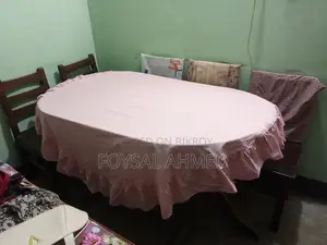 ডাইনিং টেবিল ৫ টি চেয়ার সহ
