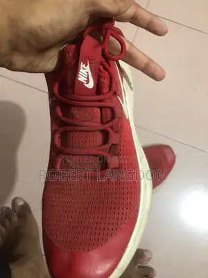 জুতো বিক্রির জন্য