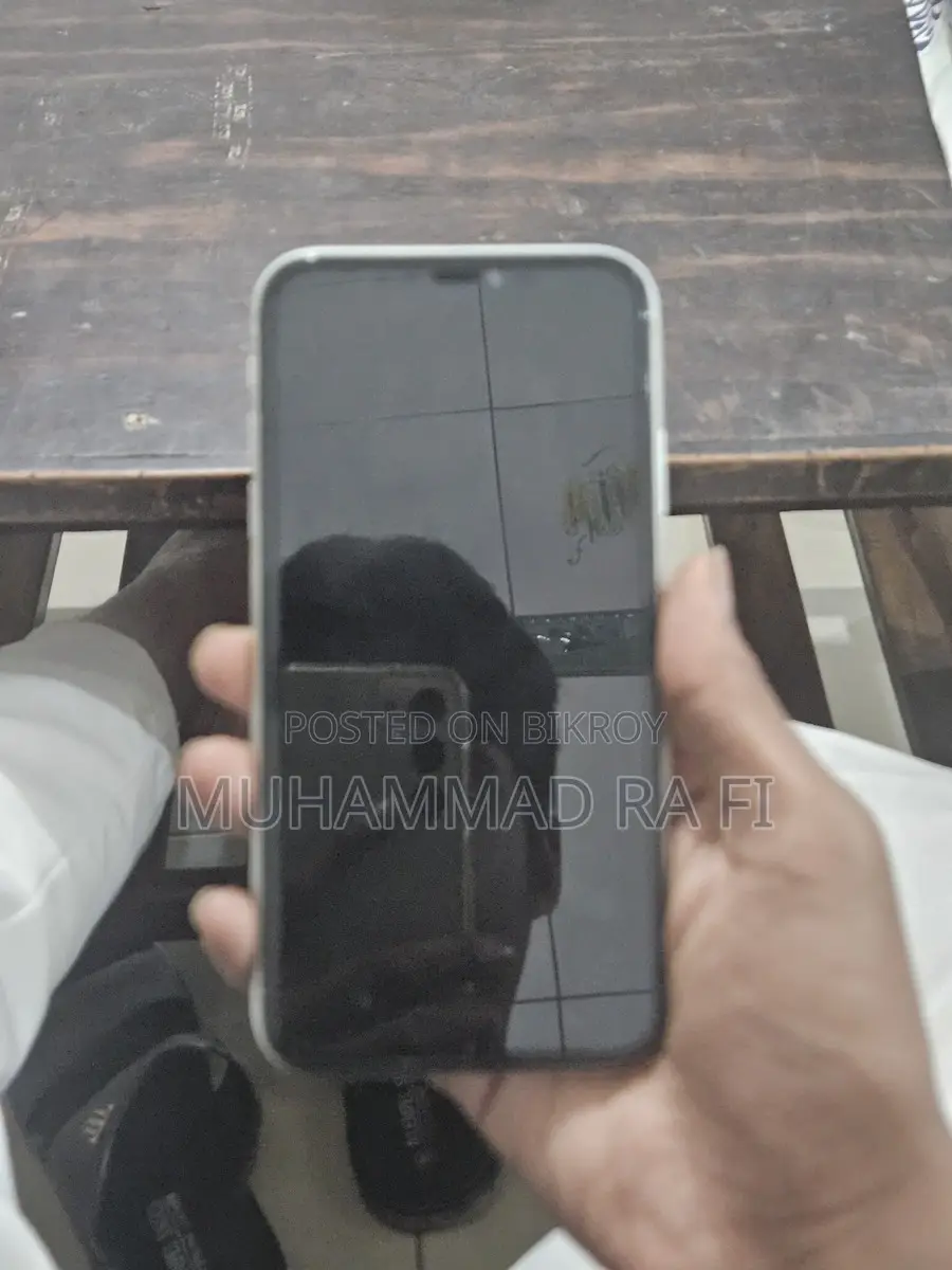 Apple iPhone 11 (Used)