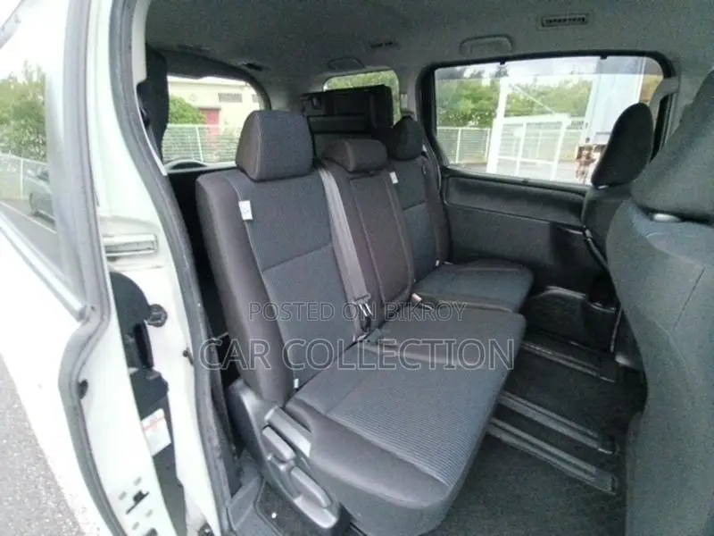 Toyota Noah X Non Hybrid 2-PW 2020