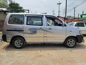 Toyota Noah Kr42 Standard roof 2005