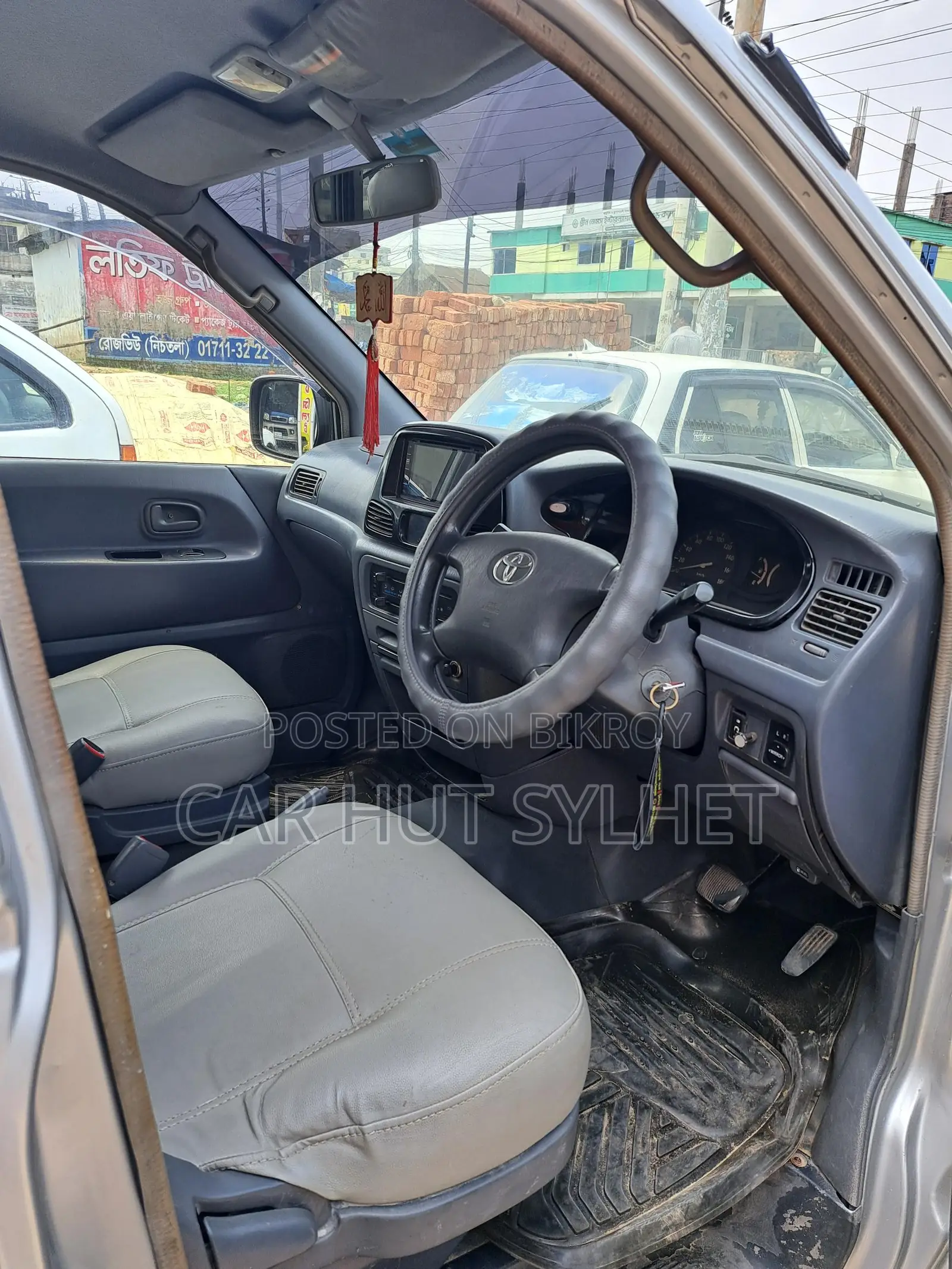 Toyota Noah Kr42 Standard roof 2005