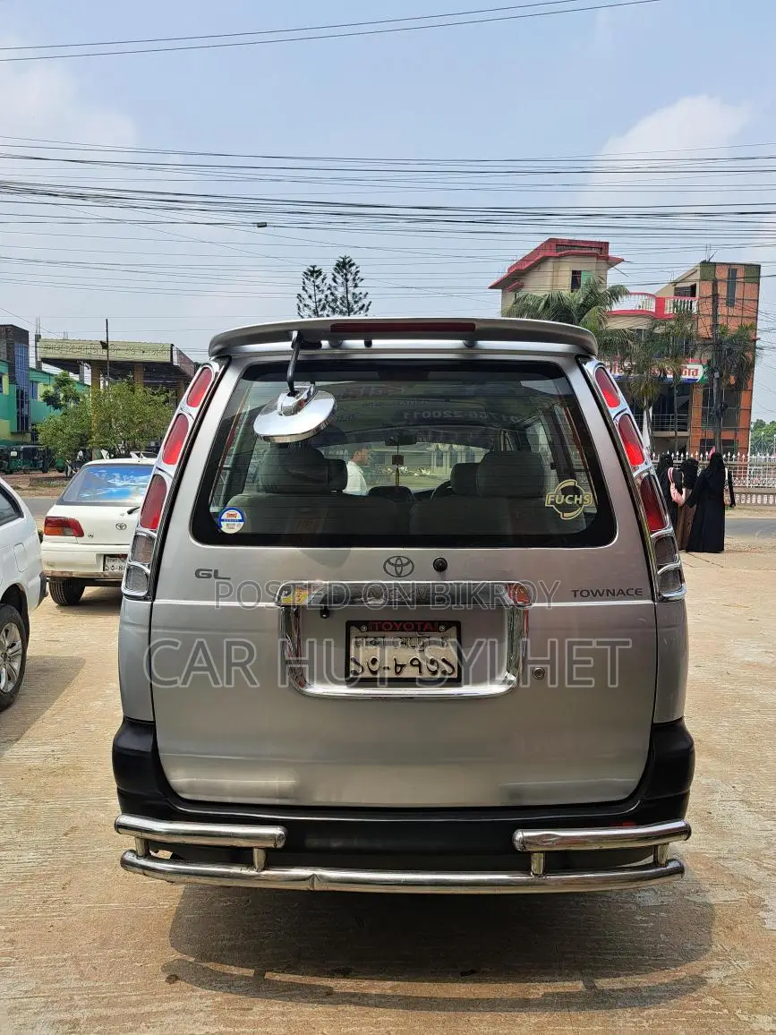 Toyota Noah Kr42 Standard roof 2005