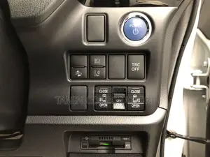 Toyota Esquire Hybrid GI 2020
