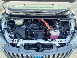 Toyota Esquire Hybrid GI 2020