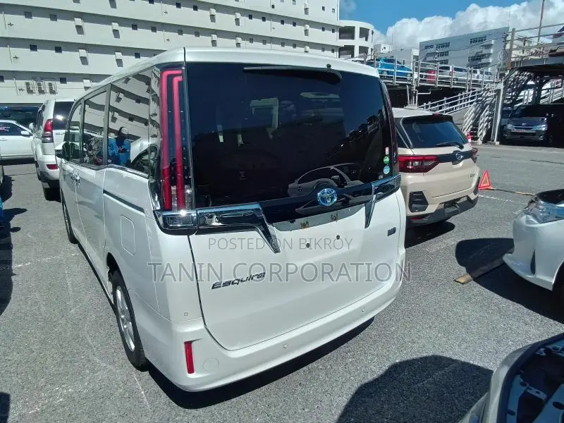 Toyota Esquire Hybrid GI 2020