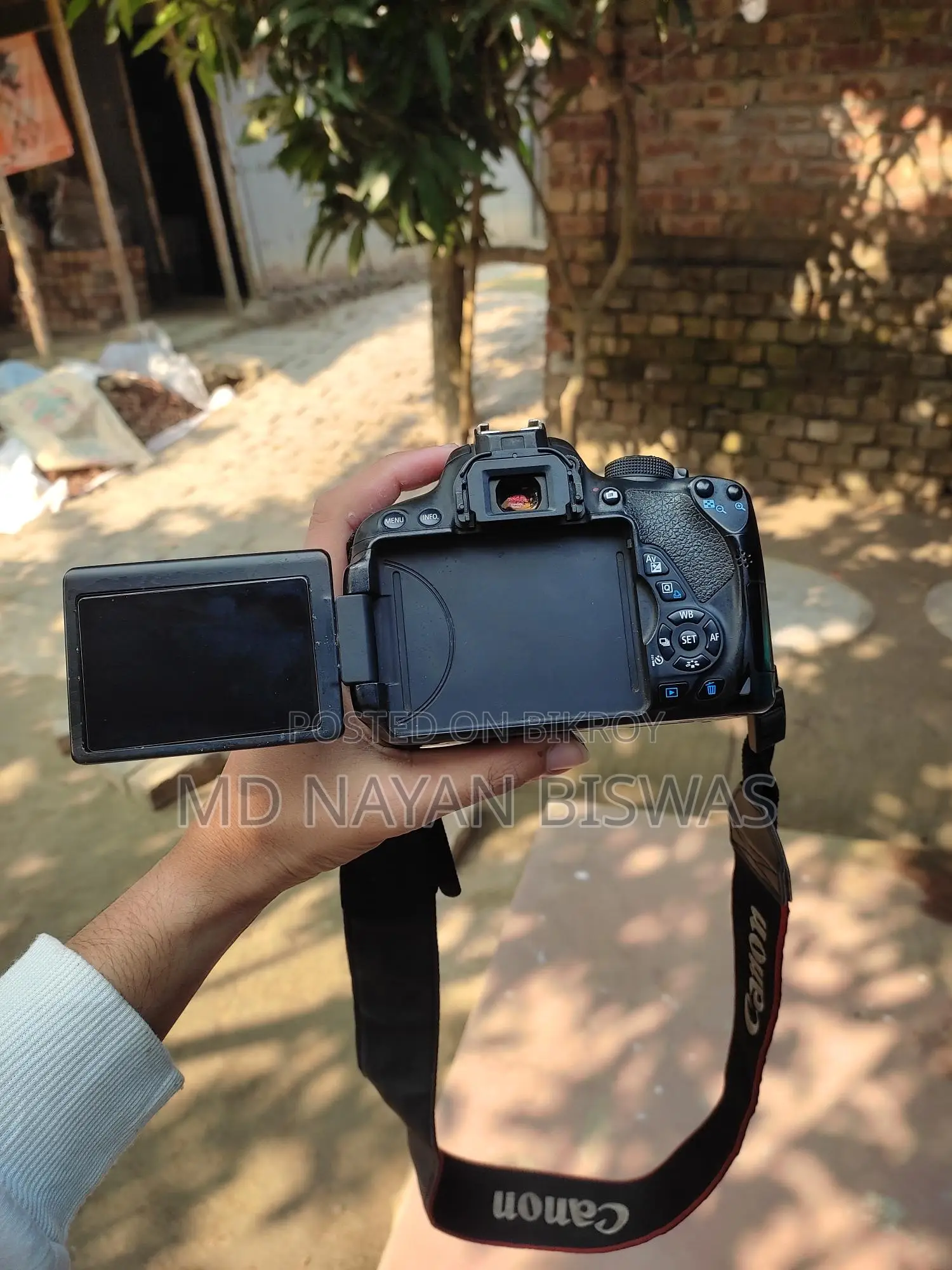 Canon 700D with kit lens, does it have everything else?