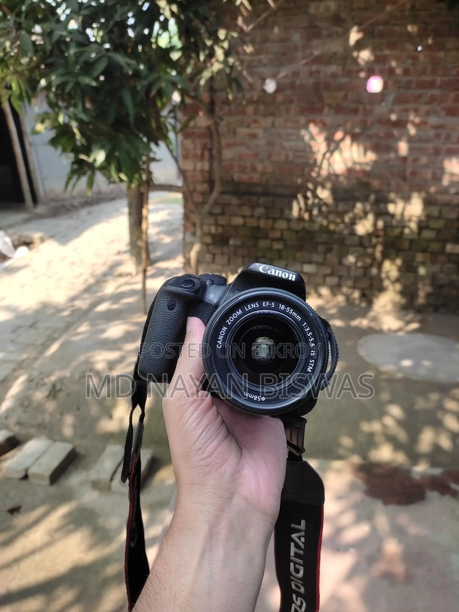 Canon 700D with kit lens, does it have everything else?