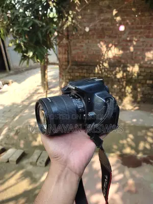 Canon 700D with kit lens, does it have everything else?