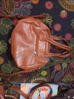 Cross Body & Shoulder Bag For Sale
