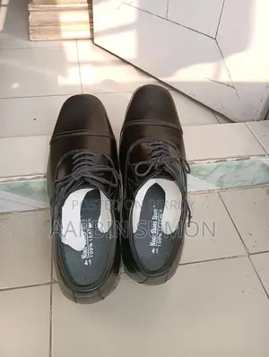 জুতা বিক্রি করা হবে