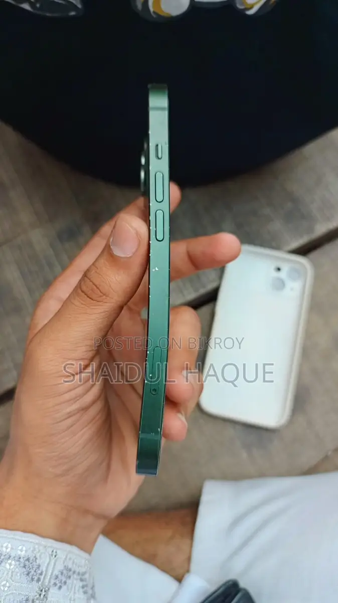 Apple iPhone 13 (Used)
