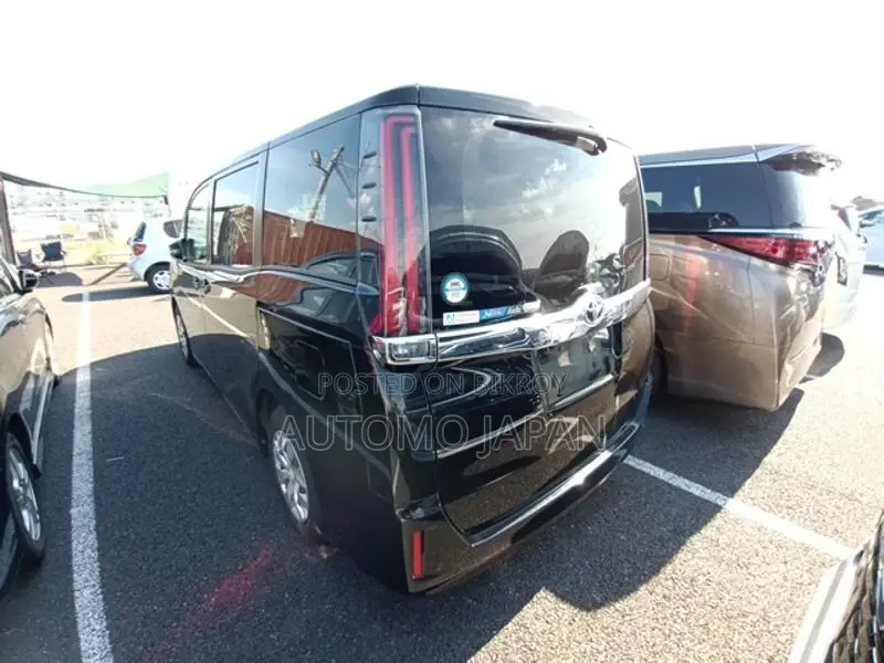 Toyota Noah X 2021