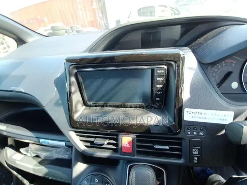 Toyota Noah X 2021