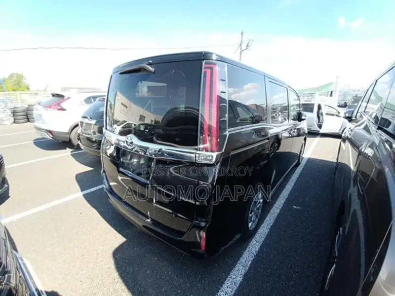 Toyota Noah X 2021