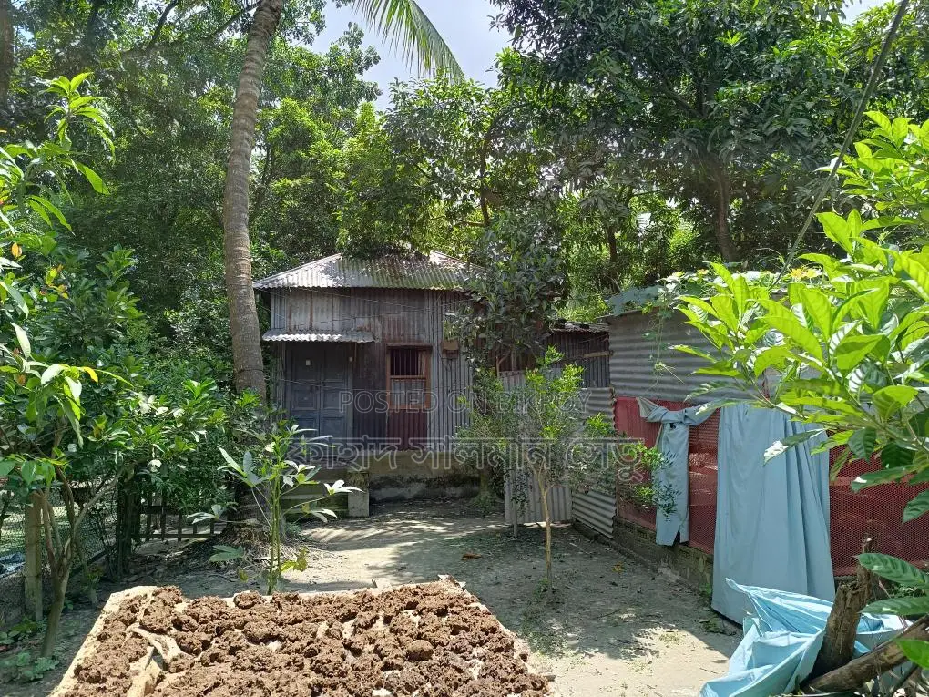 House with land for sale, ready to move in