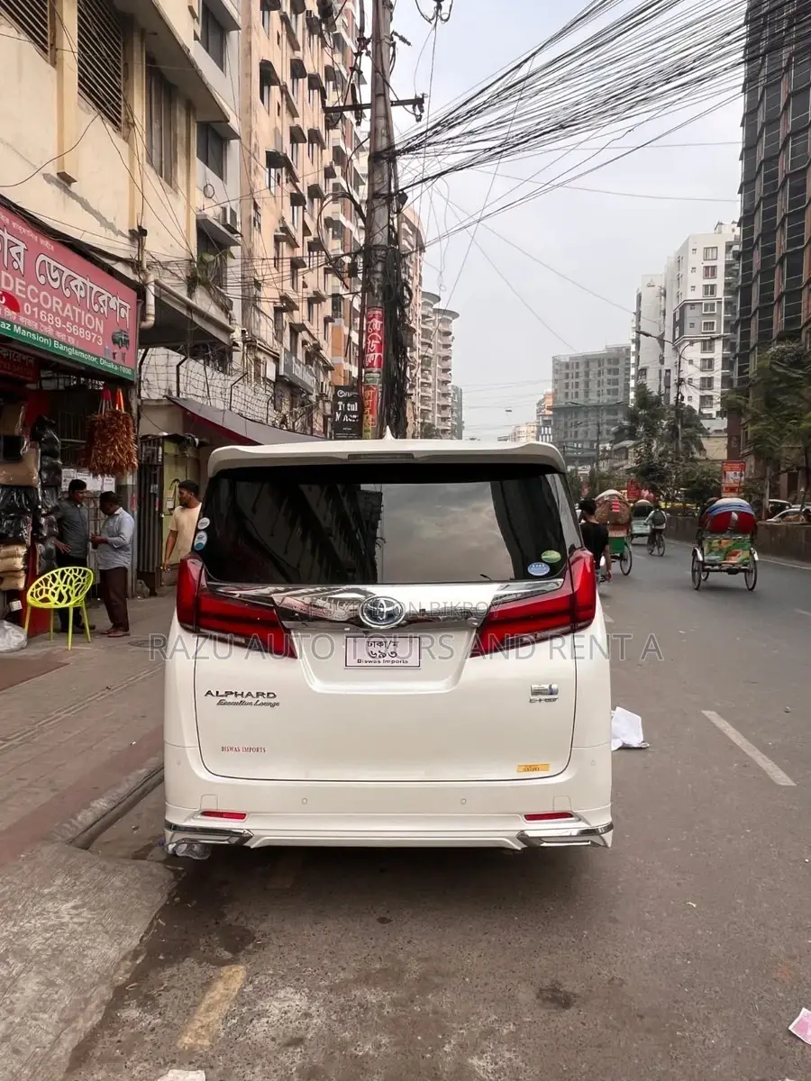 Toyota Alphard Business Class for rent