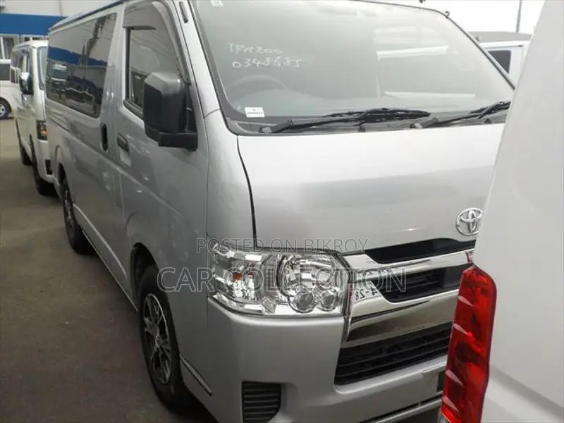 Toyota Hiace GL DUAL AC 2021