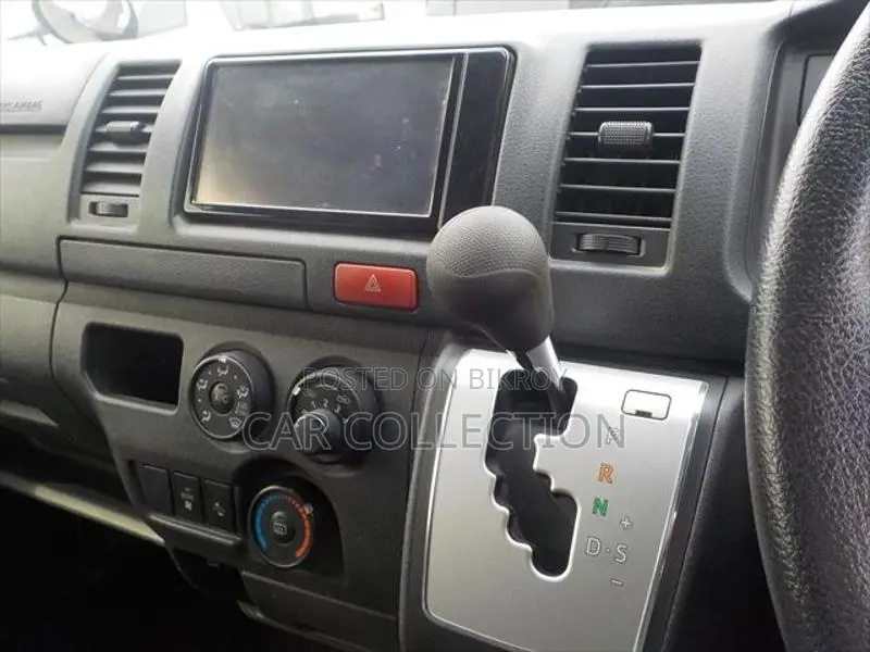 Toyota Hiace GL DUAL AC 2021