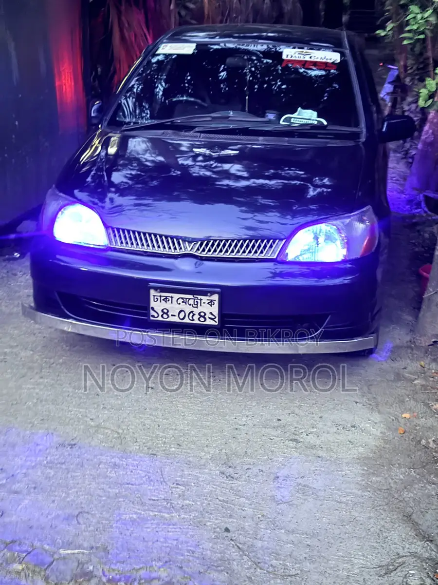 Toyota Platz 2002