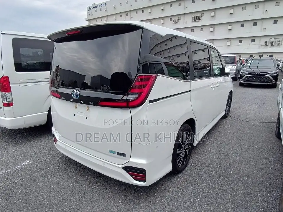 Toyota Noah S-Z Full Option 2023