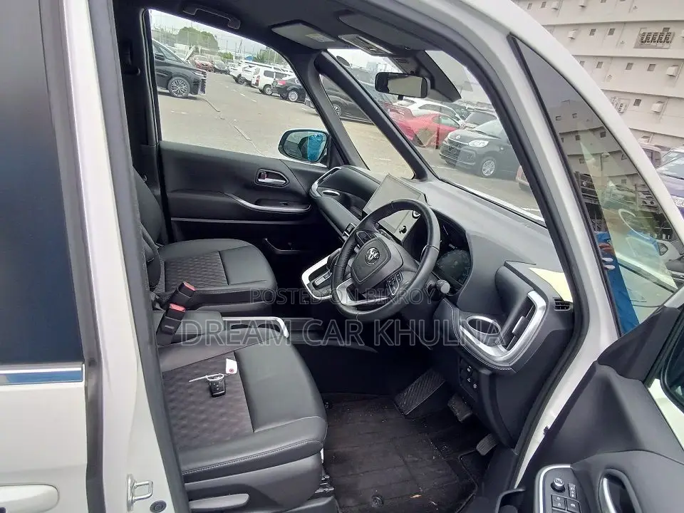 Toyota Noah S-Z Full Option 2023