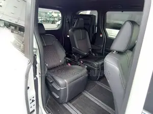 Toyota Noah S-Z Full Option 2023