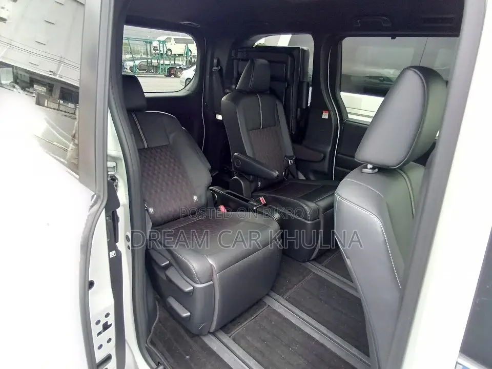 Toyota Noah S-Z Full Option 2023