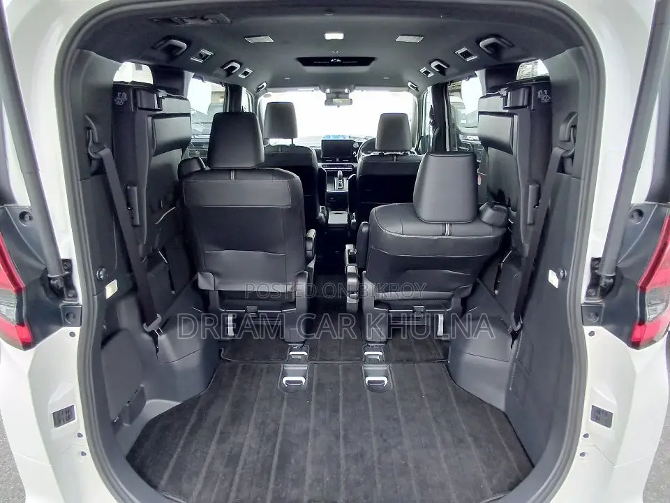 Toyota Noah S-Z Full Option 2023