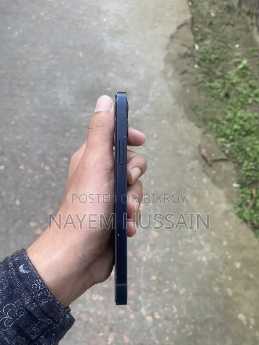 Apple iPhone 12 (Used)