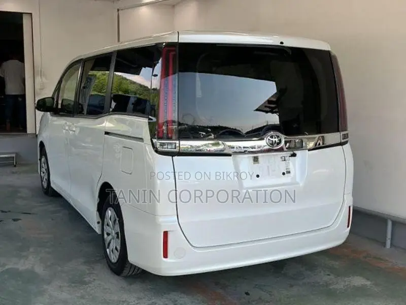 Toyota Noah Non Hybrid X 2021