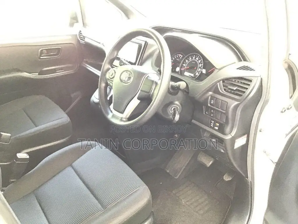 Toyota Noah Non Hybrid X 2021